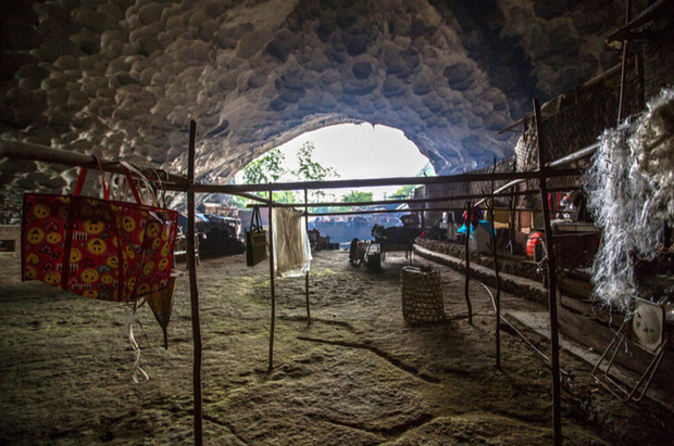 Ngôi làng đặc biệt của Trung Quốc: Khép kín hoàn toàn trong một hang động khổng lồ, chứa một trường học và khu du lịch sinh thái - Ảnh 2.