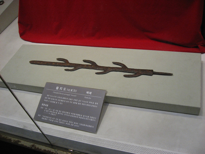 Giải mã bí ẩn ngàn năm về thanh kiếm 7 nhánh huyền thoại của Nhật Bản - Ảnh 4.