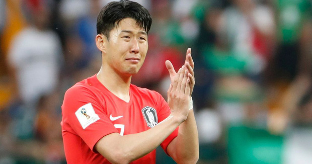 Dân mạng phê phán Son Heung-min dùng nước mắt giả tạo để mua chuộc sự đồng cảm, nhưng anh này là một gã mít ướt chính hiệu: 5 lần cầu thủ hay nhất châu Á khóc ngất trên sân cỏ - Ảnh 5.