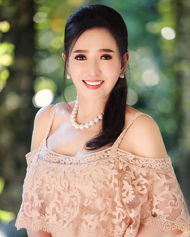 Nhan sắc trẻ trung khó tin ở tuổi 72 của Hoa hậu Hoàn vũ Thái Lan đầu tiên - Ảnh 5.