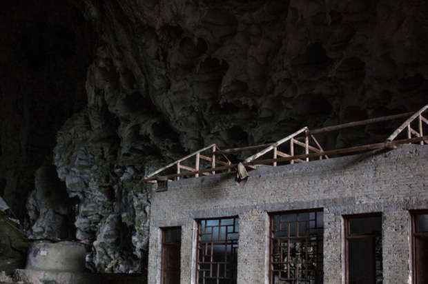 Ngôi làng đặc biệt của Trung Quốc: Khép kín hoàn toàn trong một hang động khổng lồ, chứa một trường học và khu du lịch sinh thái - Ảnh 6.