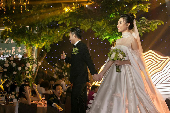 Điểm lại năm hỷ 2019 của showbiz Việt: Hôn lễ thế kỷ Đông Nhi - Ông Cao Thắng đã quá xa hoa nhưng những đám cưới này cũng không thua kém - Ảnh 6.