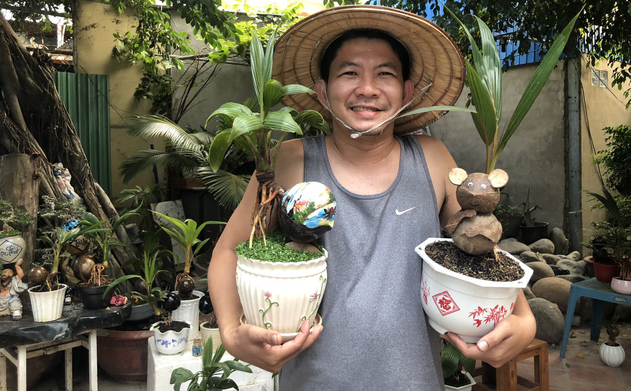 Biến quả dừa khô bỏ đi thành bonsai chuột tiền triệu, chàng thanh niên lãi đậm dịp Tết 2020
