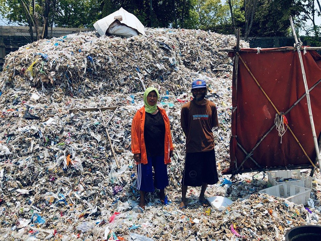 Đậu phụ nhiễm độc ở Indonesia: Món ăn rẻ tiền được sản xuất từ rác thải nhựa của Mỹ chứa hóa chất gây chết người khiến ai cũng rùng mình - Ảnh 5.
