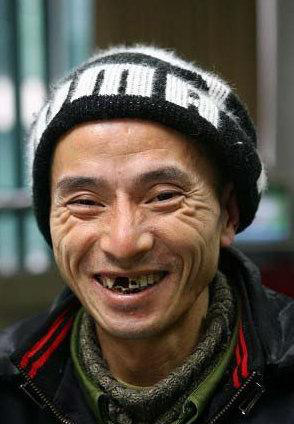 Nổi danh nhờ 1 bức ảnh 10 năm trước, chàng ăn mày đẹp trai nhất Trung Quốc phát điên vì đả kích trong quá khứ và cuộc sống nổi tiếng xô bồ - Ảnh 5.