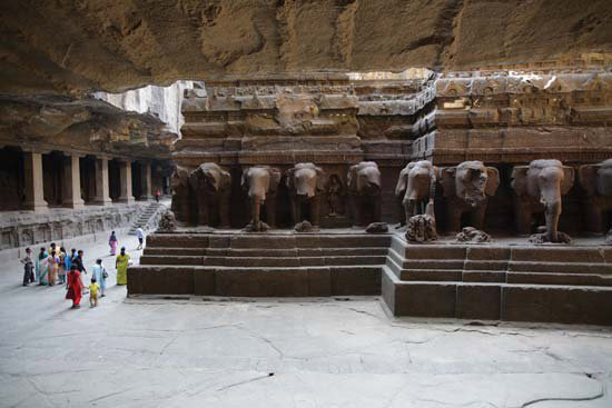 Khám phá ngôi đền cổ 1.200 năm tuổi được tạc từ duy nhất một khối đá siêu to khổng lồ - Ảnh 5.