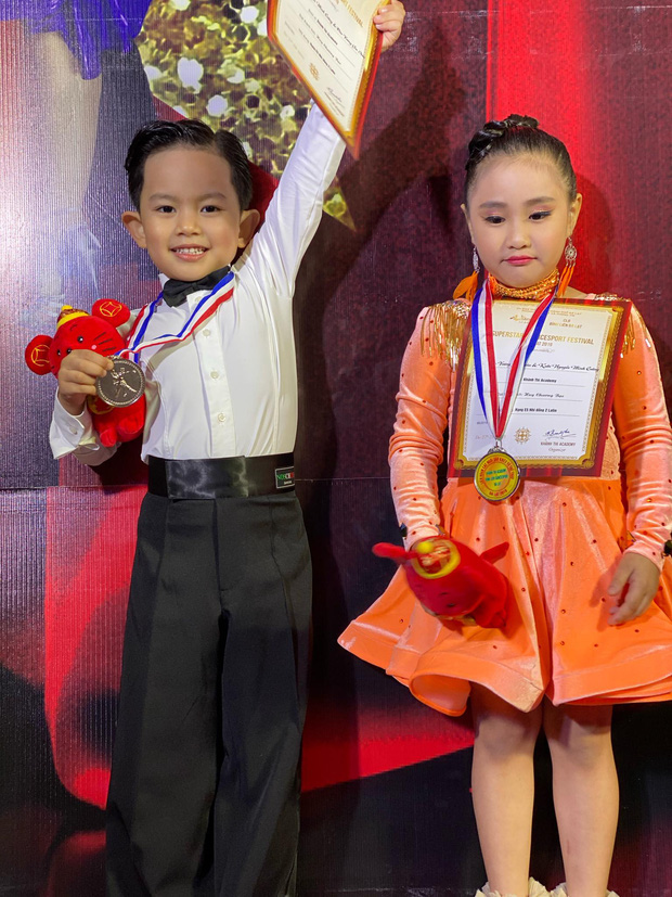 Mới 4 tuổi, con trai Khánh Thi - Phan Hiển đã xuất sắc giành 2 HCB dù lần đầu thi dance sport: Đúng là con nhà nòi! - Ảnh 8.