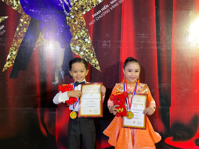 Mới 4 tuổi, con trai Khánh Thi - Phan Hiển đã xuất sắc giành 2 HCB dù lần đầu thi dance sport: Đúng là con nhà nòi! - Ảnh 9.