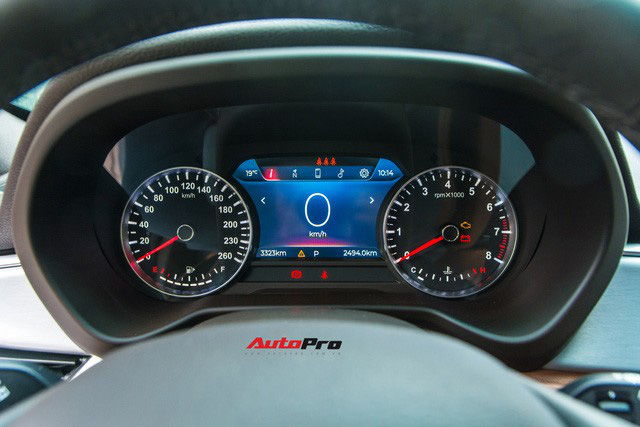 VinFast Lux SA2.0 mới chạy 3.000 km được rao bán giá bao nhiêu trên sàn xe lướt? - Ảnh 10.
