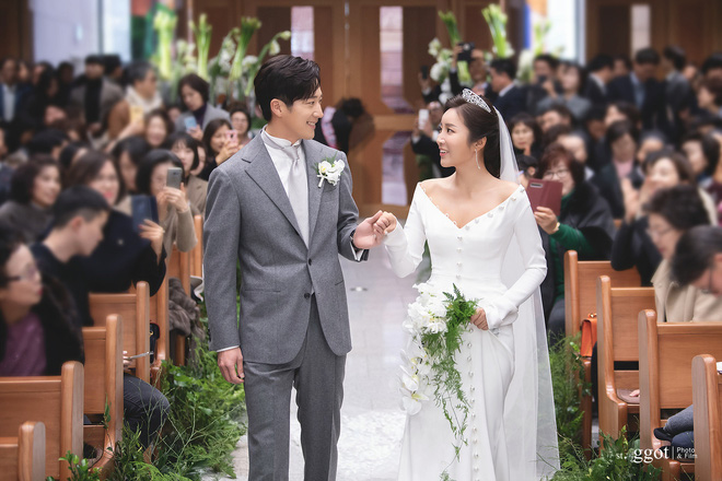 Hóa ra, váy cưới của Kim Tae Hee là do chính cô ấy lên ý tưởng