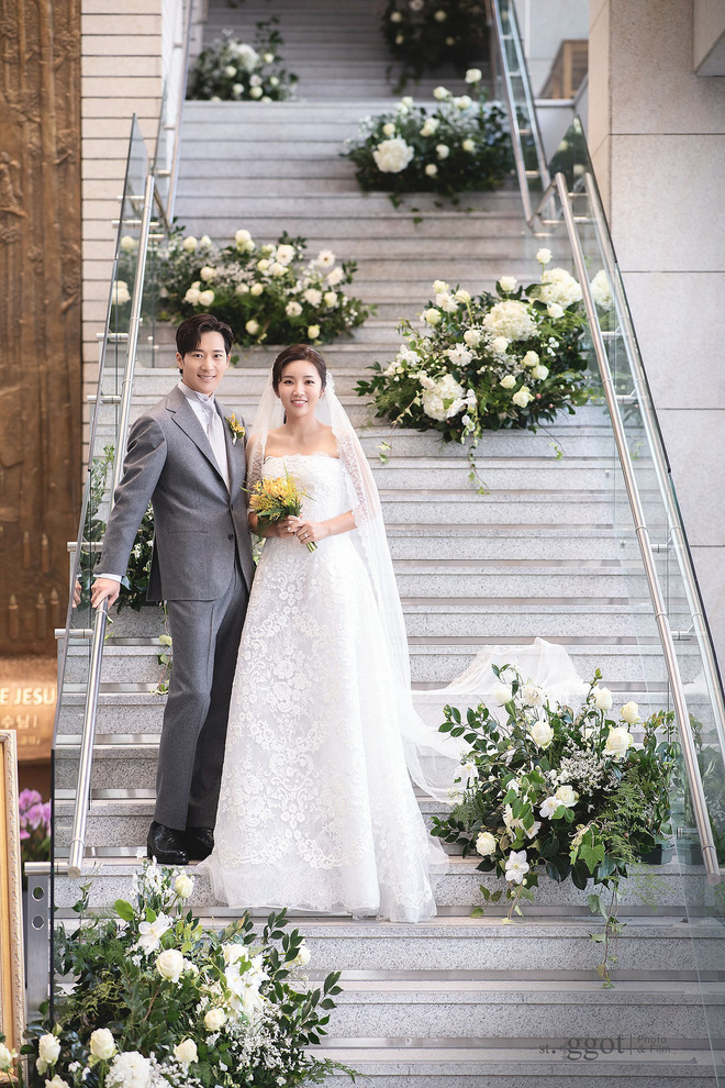 Kim Tae Hee từng có đám cưới đẹp với mỹ nam khác trước Bi Rain