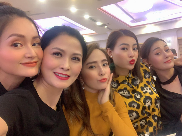 Dàn sao loạt phim hot nhất nhì VTV hiếm hoi hội ngộ chung khung hình: Trai xinh gái đẹp, U50 đến 10x đều khó xem thường - Ảnh 6.