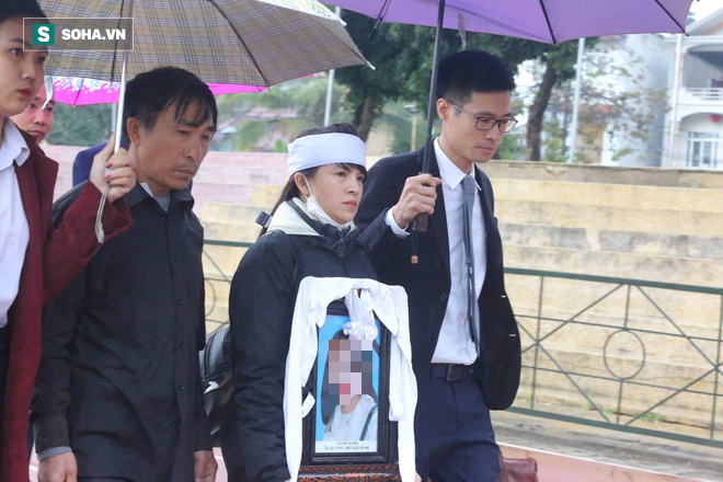 Tuyên án vụ hãm hiếp, sát hại nữ sinh giao gà ở Điện Biên: 6 bị cáo bị tuyên án tử hình, người dân đồng loạt vỗ tay - Ảnh 8.