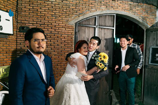 Cô dâu mời 3 người yêu cũ đẹp trai đến đám cưới, biểu cảm của chú rể trong bức ảnh chung mới bất ngờ - Ảnh 2.