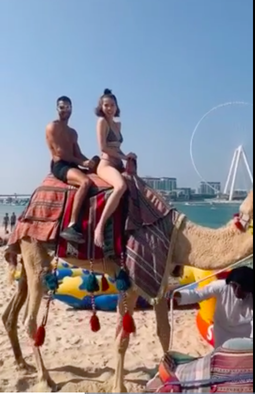 Ngọc Trinh mặc bikini gợi cảm cưỡi lạc đà tại Dubai - Ảnh 5.