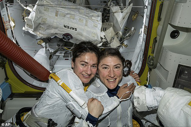 NASA vừa xác lập một kỷ lục liên quan đến các nữ phi hành gia: lịch sử từ nay sẽ gọi tên Christina Koch - Ảnh 1. NASA vừa xác lập một kỷ lục liên quan đến các nữ phi hành gia: lịch sử từ nay sẽ gọi tên Christina Koch - Ảnh 1.