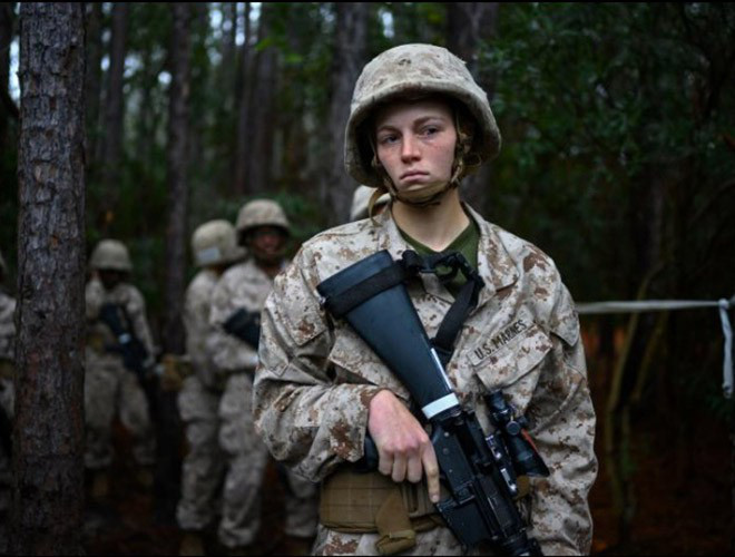 [Ảnh] Hậu trường cuộc sống thực của các đội nữ quân nhân, chiến binh nổi tiếng thế giới - Ảnh 9.