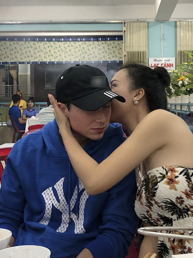 MC Hoàng Oanh và chồng Tây ngọt ngào hết mức, ôm hôn cực tình ở quán ăn trong tuần trăng mật tại Nha Trang - Ảnh 2.