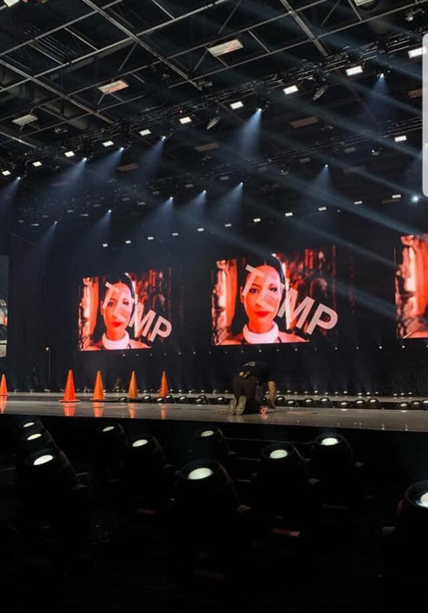 Hé lộ sân khấu bán kết Miss Universe 2019: Đường catwalk không hoành tráng như mong đợi? - Ảnh 2.