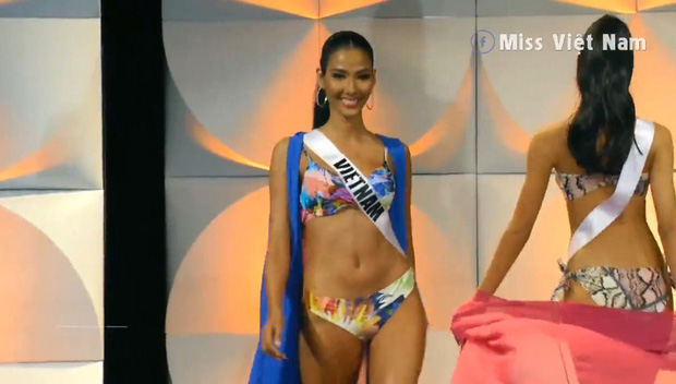 Hoàng Thùy từ tốn diễn bikini giữa dàn mỹ nhân té sấp mặt trong đêm bán kết Miss Universe 2019 - Ảnh 2.