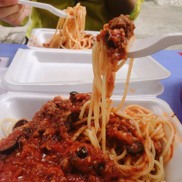 Hết nguyên liệu, cửa hàng vẫn “ráng” bán suất mì spaghetti với… nước mắm và thịt luộc khiến dân tình choáng váng: Cố đấm ăn xôi vừa! - Ảnh 3.