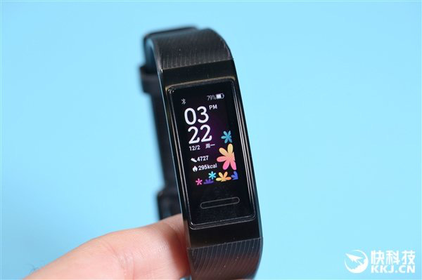 Huawei Band 4 Pro ra mắt: Tích hợp NFC, GPS, cảm biến đo oxy trong máu SpO2, giá 1.3 triệu đồng - Ảnh 1.