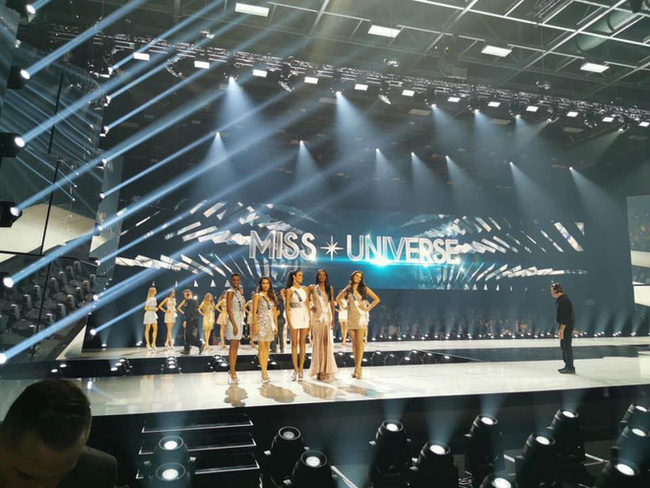 Chung kết Miss Universe 2019: Đại diện đến từ Nam Phi chính thức trở thành tân Hoa hậu Hoàn vũ - Ảnh 2.