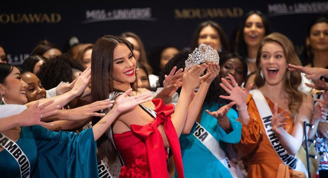 Chung kết Miss Universe 2019: Đại diện đến từ Nam Phi chính thức trở thành tân Hoa hậu Hoàn vũ - Ảnh 9.