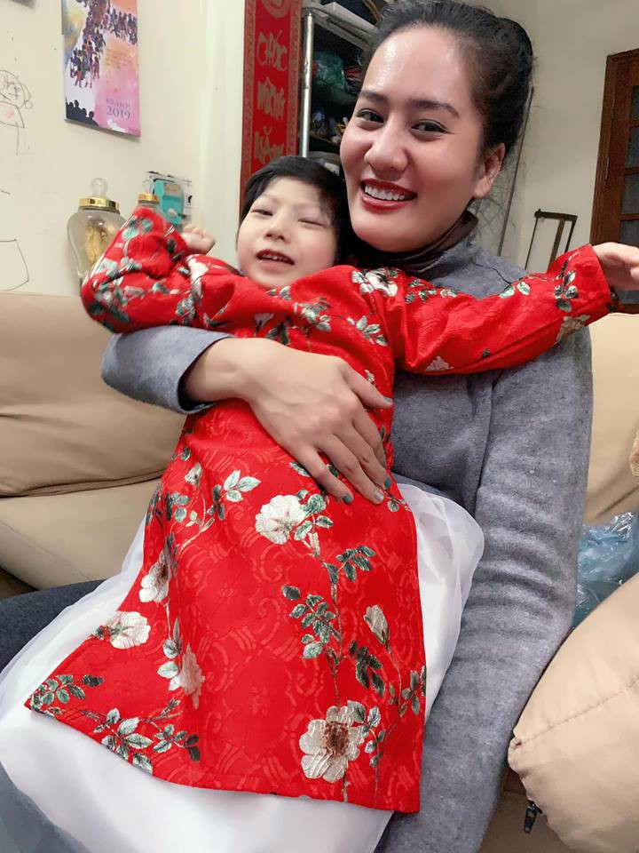 Diễn viên Minh Cúc: Sinh con bại não, gia đình rạn nứt, tôi ôm con về nhà mẹ đẻ