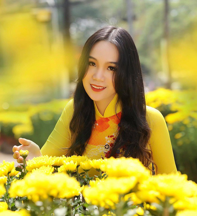16 tuổi, con gái NSƯT Trịnh Kim Chi đã cao 1m72 và xinh đẹp như hot girl - Ảnh 1.
