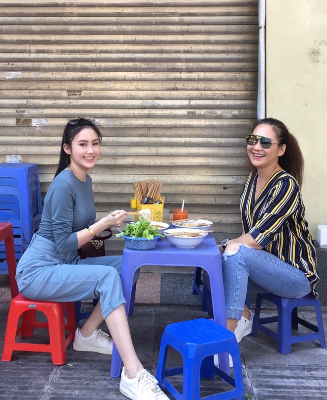 Nhan sắc gợi cảm của đệ nhất hot girl Lào vừa về Việt Nam ăn Tết, đăng ảnh check-in gây sốt - Ảnh 10.