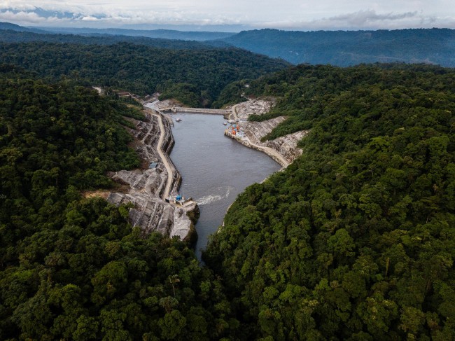 Trung Quốc bẫy nợ và bòn rút Ecuador bằng đập thủy điện khổng lồ - Ảnh 2.