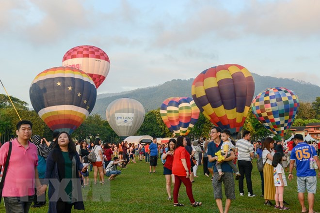 Hút mắt với lễ hội khinh khí cầu rực rỡ sắc màu tại Malaysia - Ảnh 1.