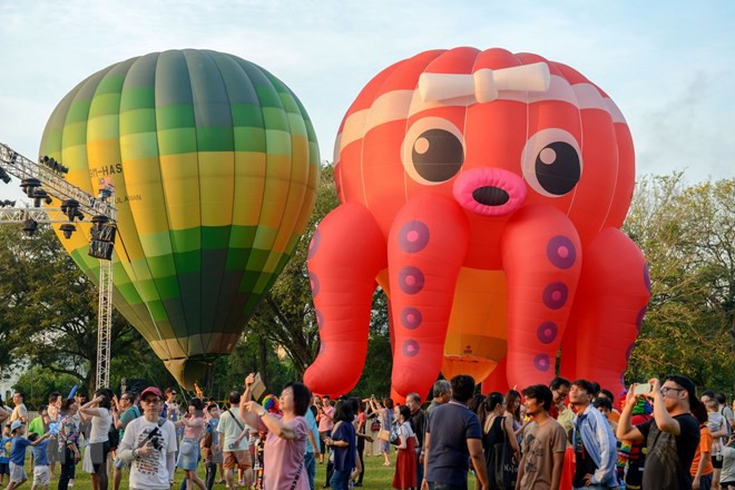 Hút mắt với lễ hội khinh khí cầu rực rỡ sắc màu tại Malaysia - Ảnh 2.