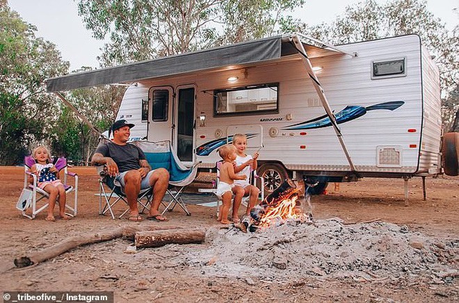 Đời không là mơ: Gia đình Úc vật lộn trở về cuộc sống thực sau 1 năm rong ruổi khắp nước trên xe tải - Ảnh 2.