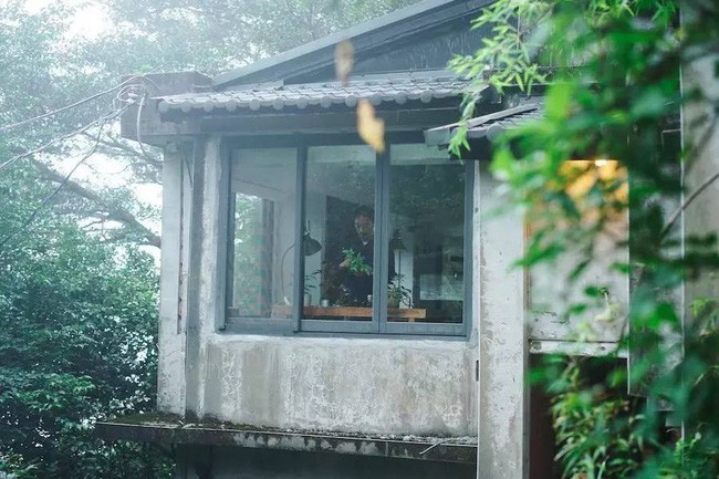 Ngôi nhà 40 năm tuổi rêu phong, cũ kỹ trên triền núi ấm áp tình thân của gia đình trẻ - Ảnh 10.
