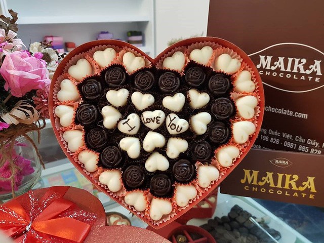 Mẫu Socola làm mưa làm gió trên thị trường ngày Valentine - Ảnh 1.