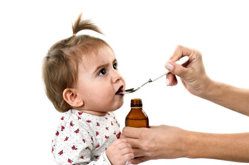 Bác sĩ Nhi khoa tại Mỹ: Sự thật về các loại thuốc ho mẹ vẫn cho con uống vì nghĩ vô hại - Ảnh 1.