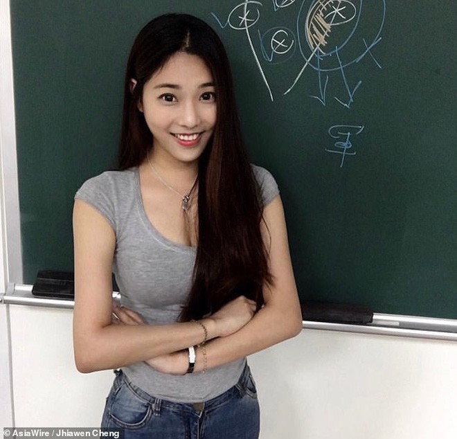 Từ ảnh chụp trên giảng đường, nữ giảng viên bỗng trở thành cô giáo hot nhất Đài Loan khiến cộng đồng mạng xao xuyến - Ảnh 2.