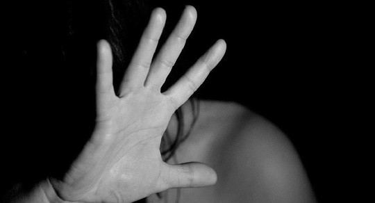 Ấn Độ: Cô gái bị tố... cưỡng hiếp phụ nữ 25 tuổi - Ảnh 1.