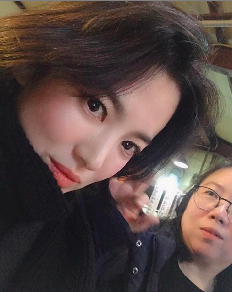 Song Hye Kyo tái xuất cực xinh đẹp trên Instagram nhưng netizen đồng loạt khủng bố bằng câu hỏi liên quan tới Song Joong Ki - Ảnh 2.