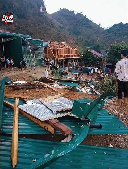 Hình ảnh mưa đá khiến nhiều ngồi nhà sập mái, hư hỏng nặng ở Sơn La cuối tuần qua  - Ảnh 1.