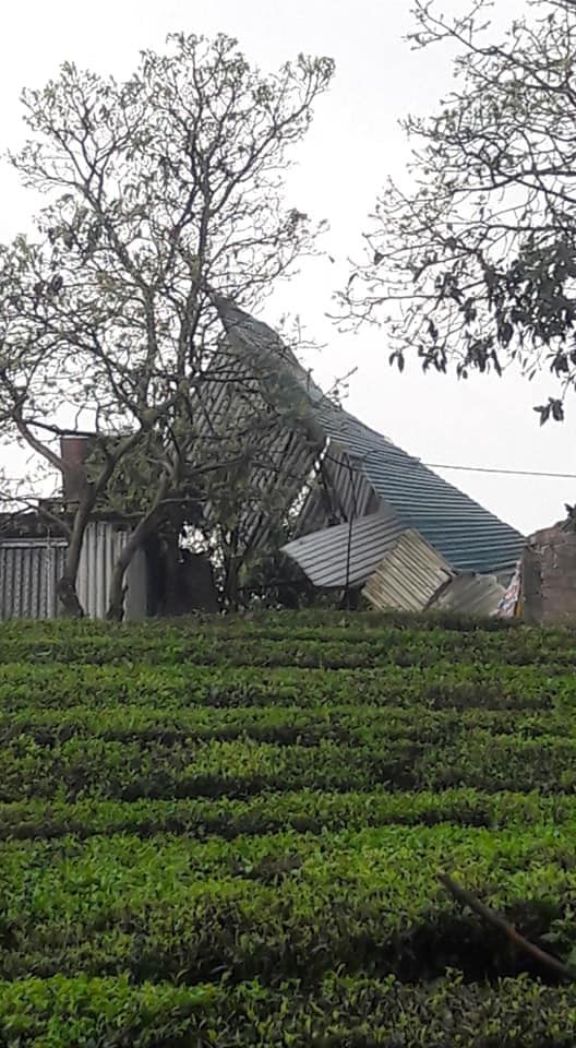 Hình ảnh mưa đá khiến nhiều ngồi nhà sập mái, hư hỏng nặng ở Sơn La cuối tuần qua  - Ảnh 7.