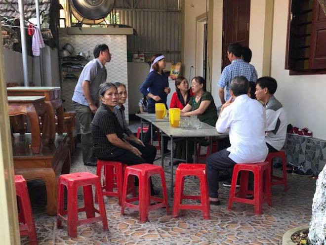 Vụ chồng giết vợ rồi tự tử: Cãi nhau chuyện ngày bay ra nước ngoài, chồng cứa cổ vợ - Ảnh 2.