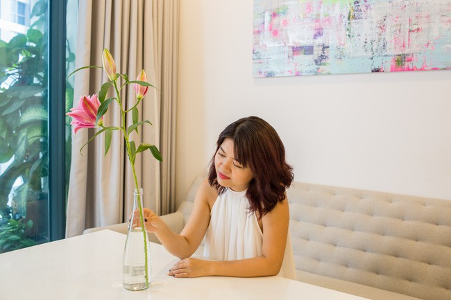 Sống phong cách tối giản, nữ Giám đốc khuyên chị em: Tết đừng đi du lịch, mua hộp mứt size nhỏ nhất là đủ rồi! - Ảnh 1. Sống phong cách tối giản, nữ Giám đốc khuyên chị em: Tết đừng đi du lịch, mua hộp mứt size nhỏ nhất là đủ rồi! - Ảnh 1.