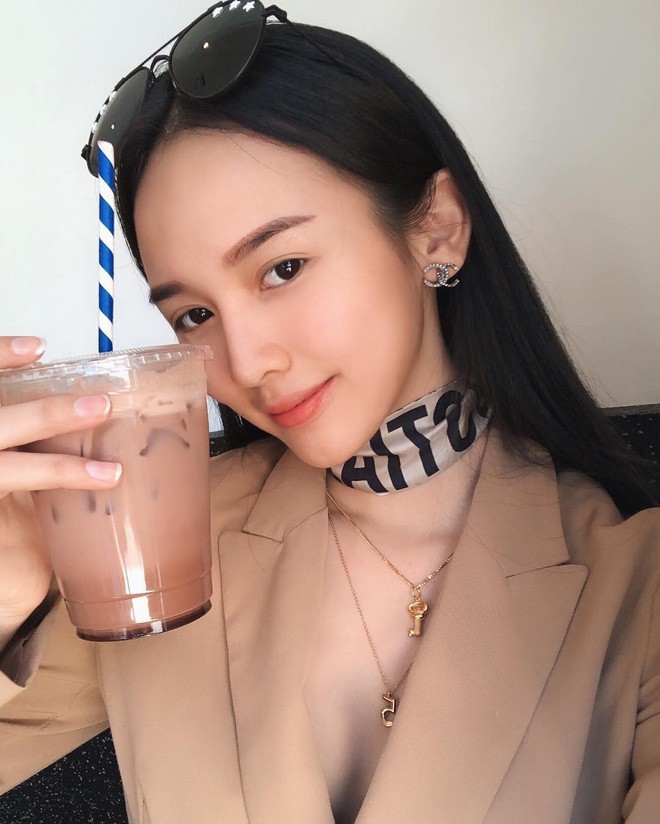 Thiếu nữ xinh đẹp chết danh Rich Kid Malaysia v&igrave; mới 21 tuổi đ&atilde; l&agrave;m chủ chuỗi cửa h&agrave;ng thời trang cao cấp - Ảnh 1.