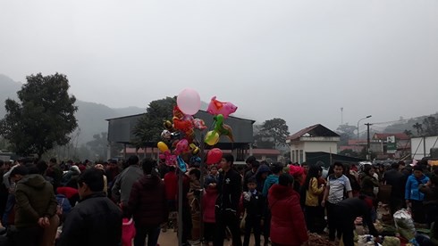 Chợ phiên Na Mèo ngày cuối năm: Nơi có nhiều loại tiền nhất - Ảnh 2. Chợ phiên Na Mèo ngày cuối năm: Nơi có nhiều loại tiền nhất - Ảnh 2.