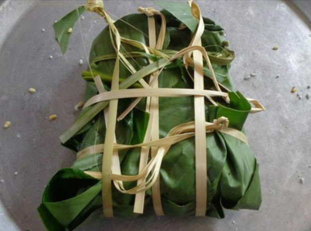 Một lần thử luộc b&aacute;nh chưng cho bố mẹ trầm trồ v&agrave; kết quả cho ra ngay chiếc b&aacute;nh &ldquo;4 ch&acirc;n&rdquo; đ&aacute;ng ghi v&agrave;o truyền thuyết của ch&agrave;ng trai trẻ - Ảnh 2.