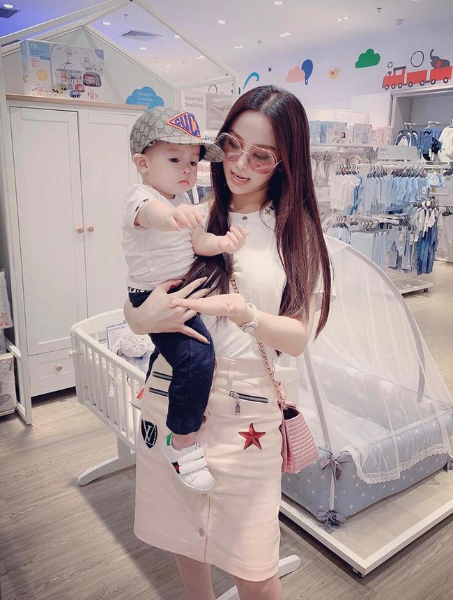 Hội hot mom đón Tết: Hằng Túi xúng xính cùng đàn con đi tiệc tất niên, Huyền Baby chuẩn bị về ngoại ăn Tết - Ảnh 3.