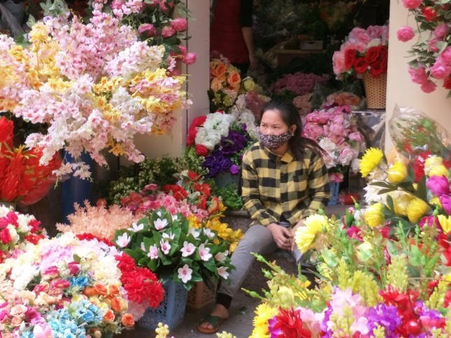 Tiểu thương chợ hoa lâu đời nhất Hà Nội ngao ngán vì ế ẩm - Ảnh 3.